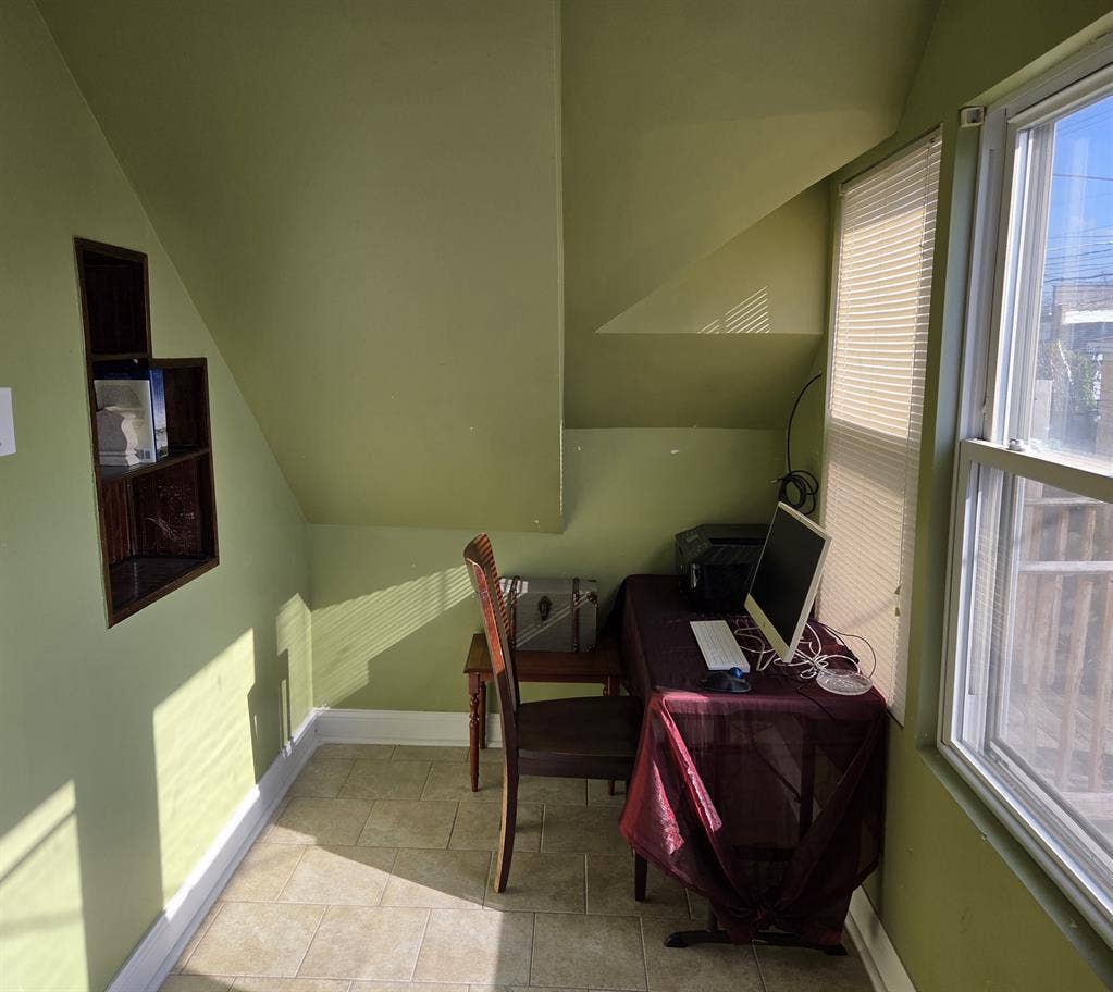 Clean Spacious Room Lovely Home