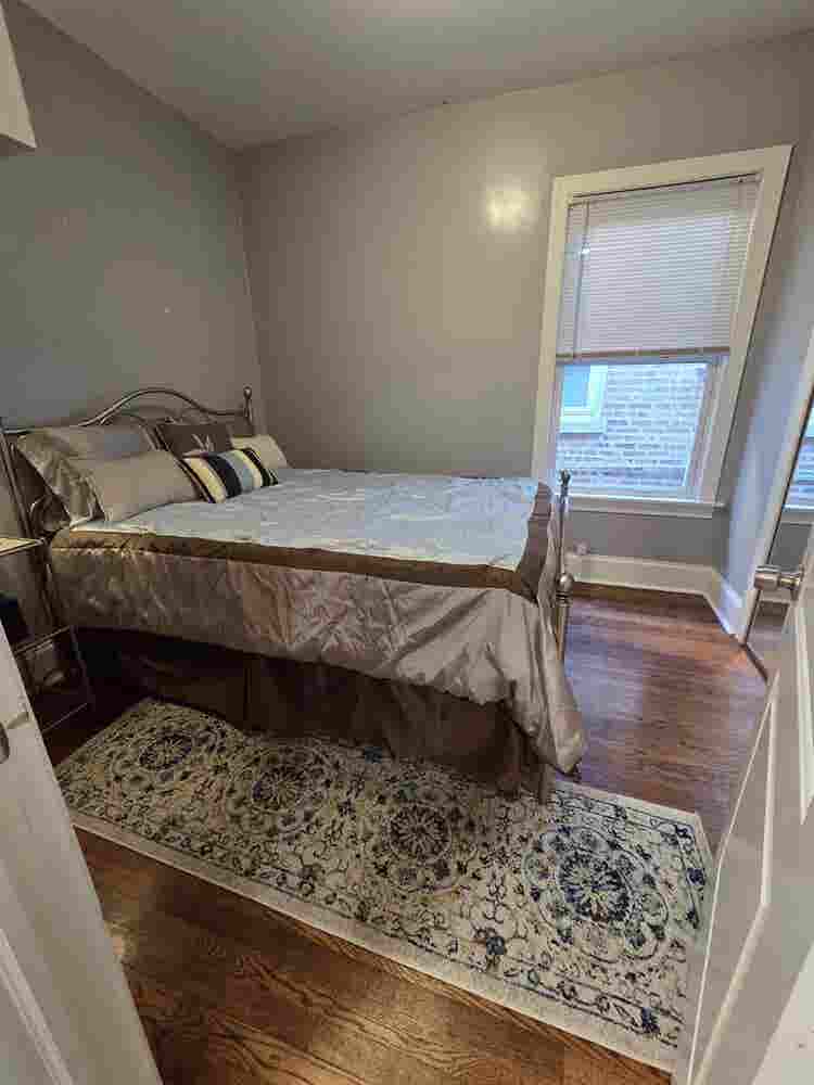 Clean Spacious Room Lovely Home