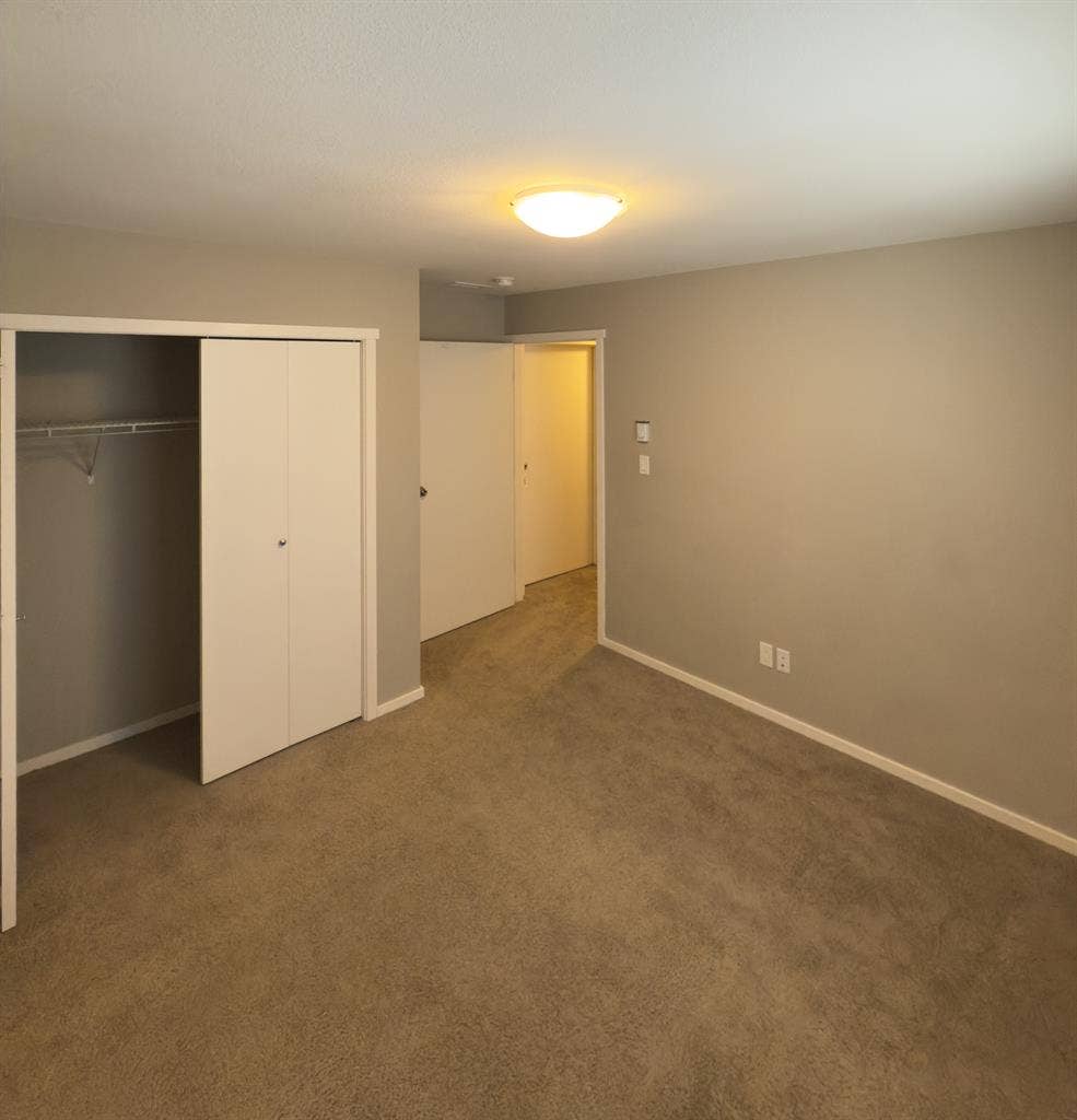 Private room for rent November 1st