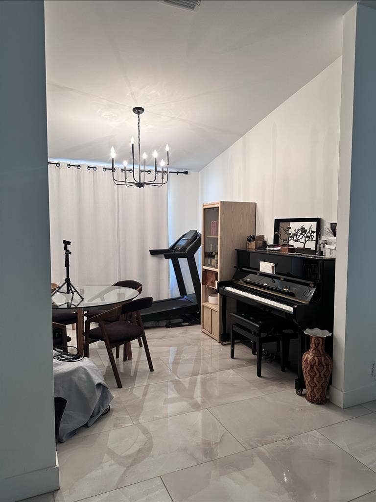 Beautiful updated house with Room