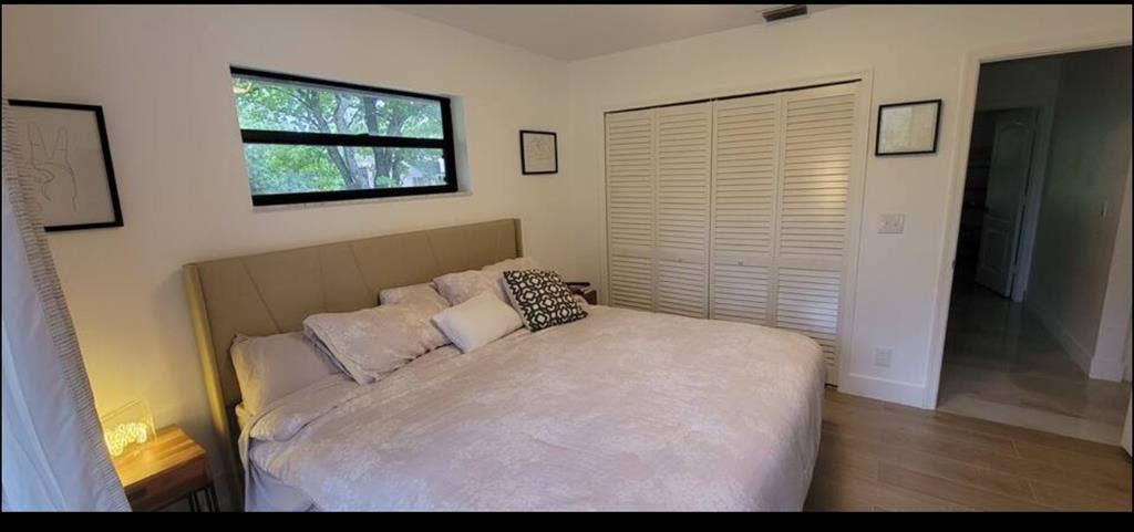 Beautiful updated house with Room