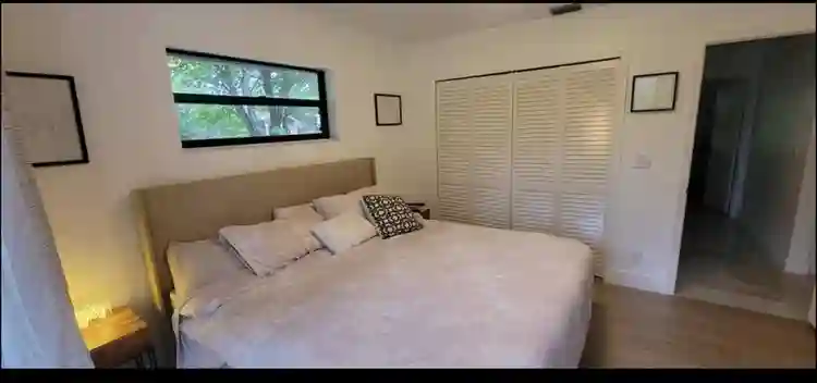 Beautiful updated house with Room