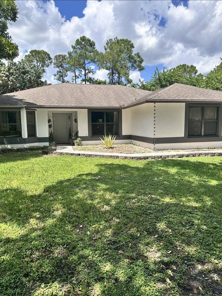 Beautiful updated house with Room