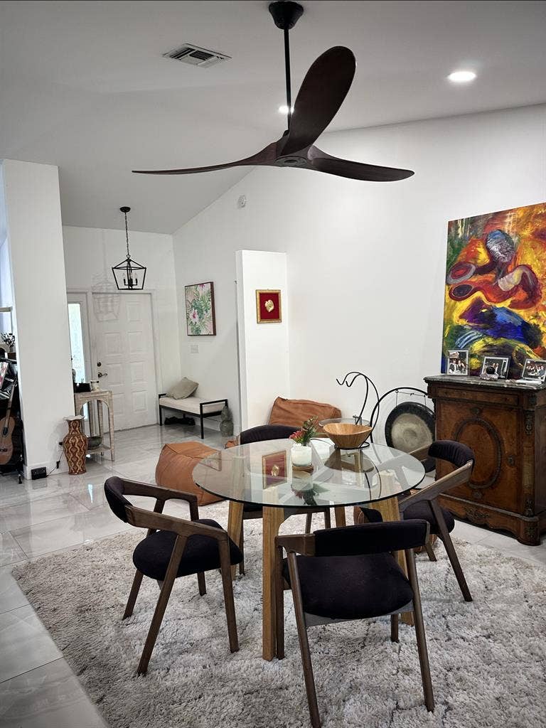 Beautiful updated house with Room