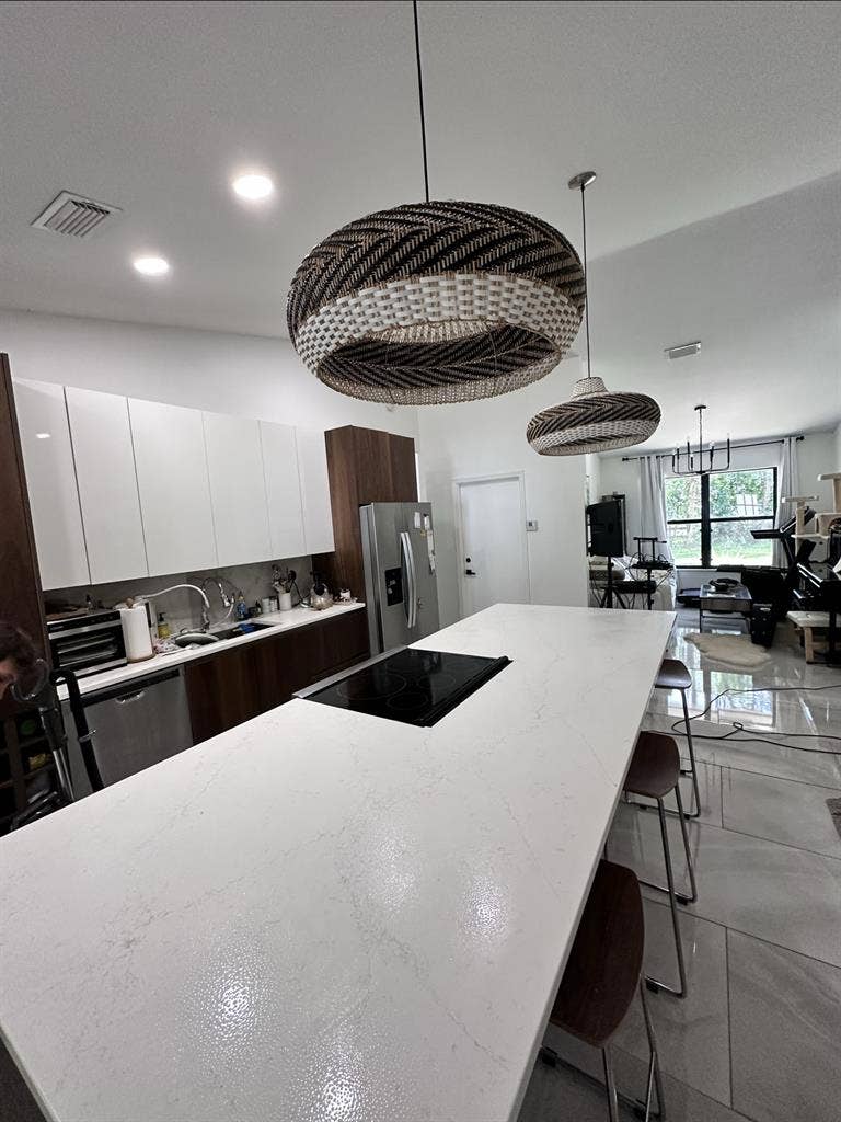 Beautiful updated house with Room