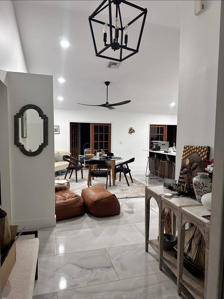 Beautiful updated house with Room