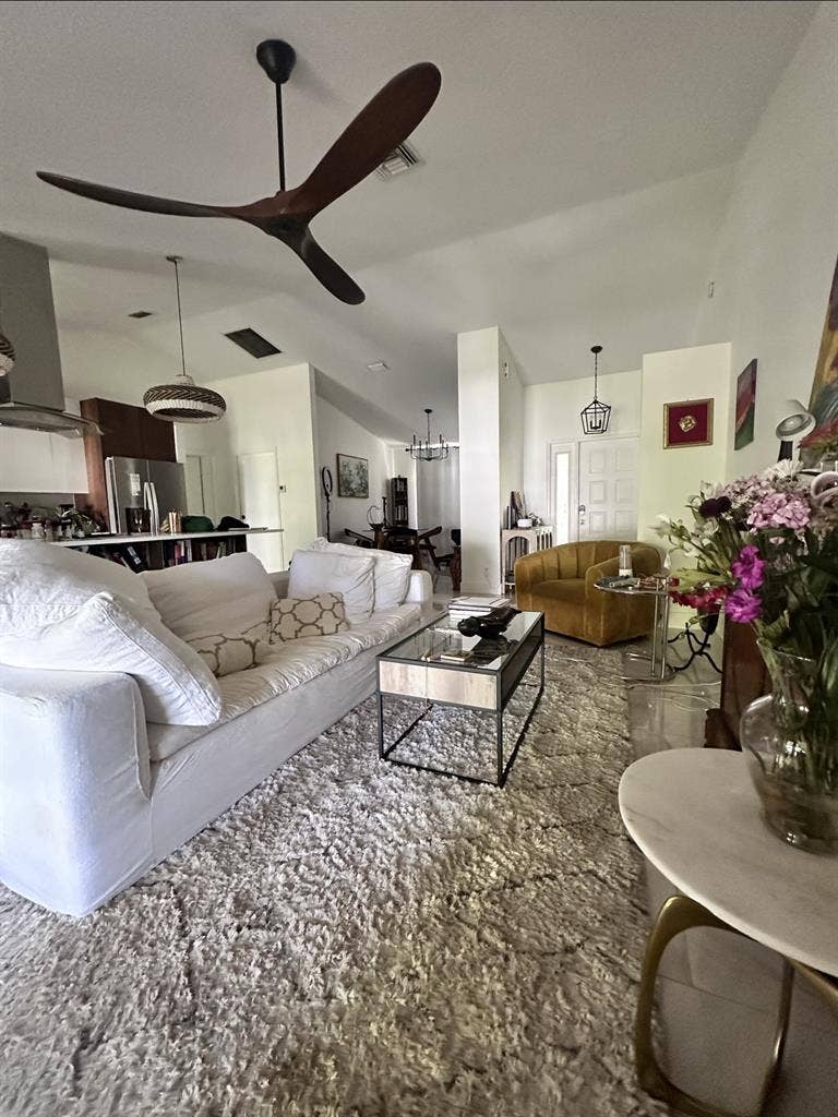 Beautiful updated house with Room