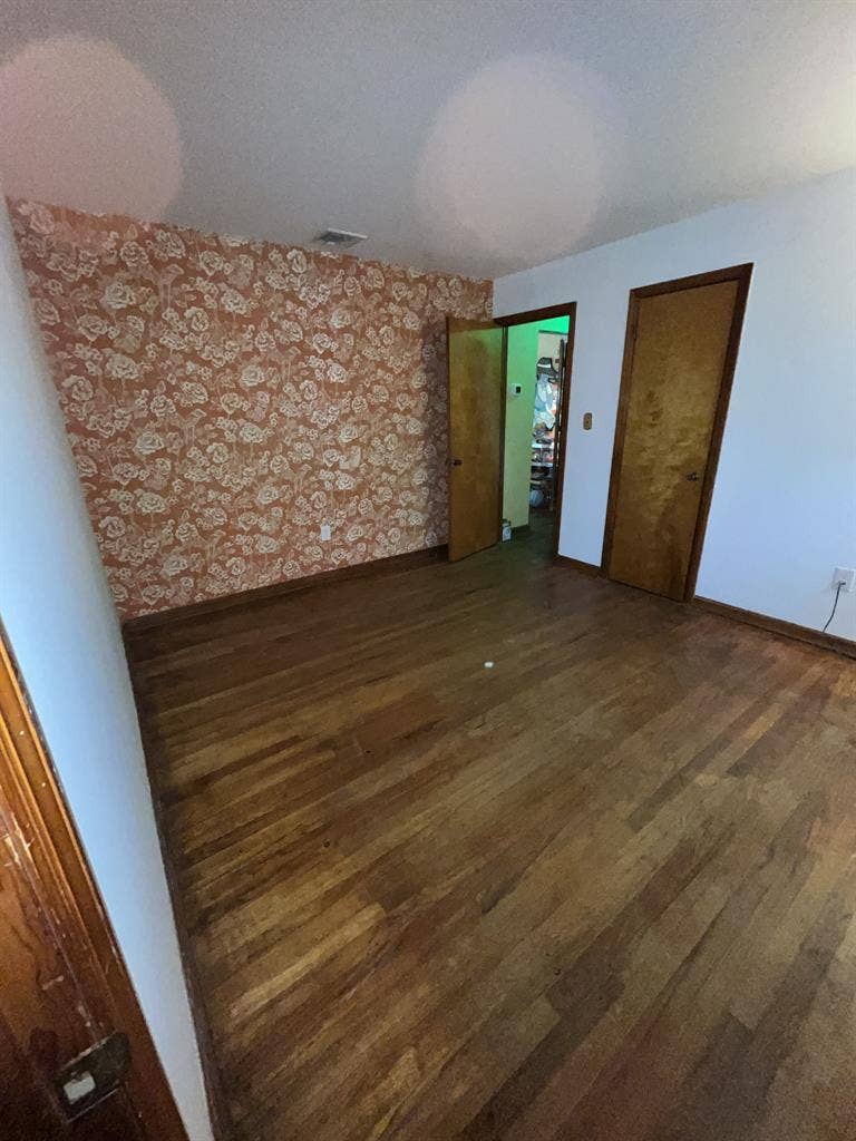 Large Room near Woodbridge Main St