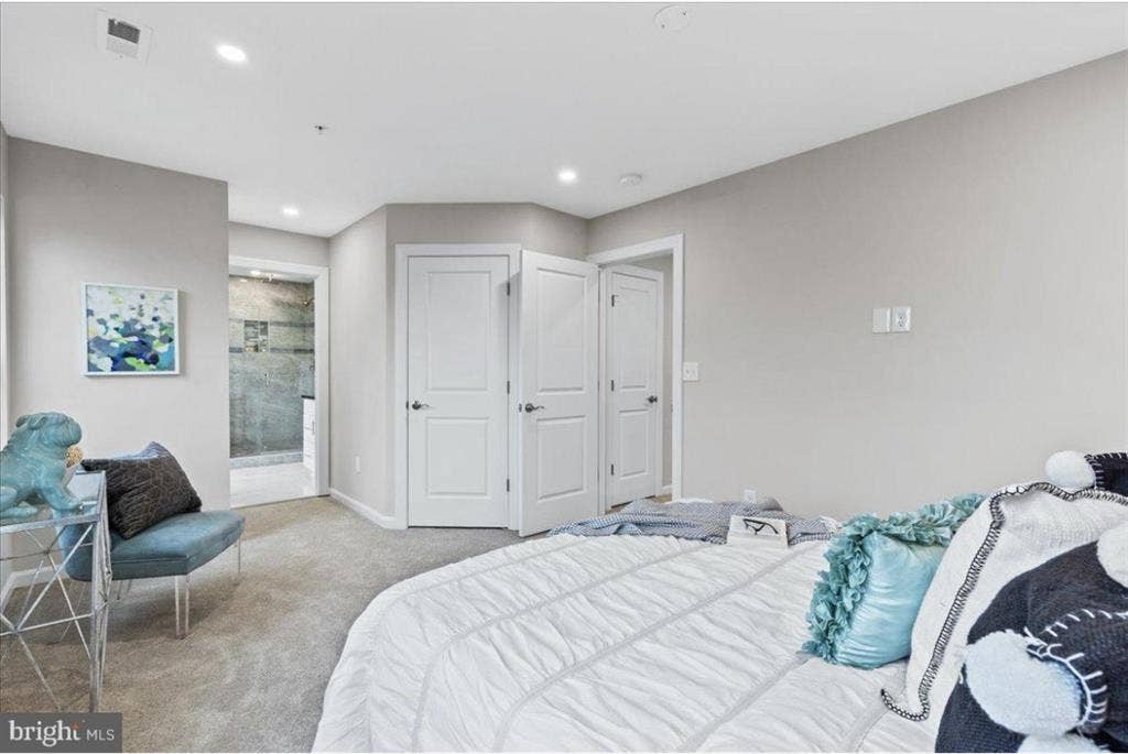 Master Bedroom & Bath for Rent