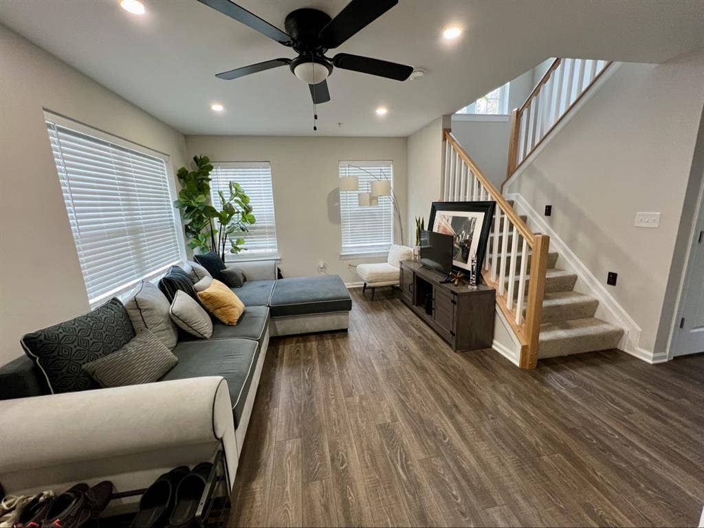 Master Bedroom & Bath for Rent