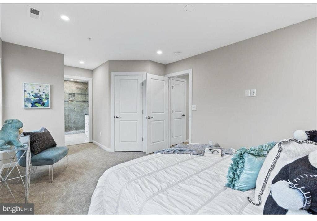 Master Bedroom & Bath for Rent