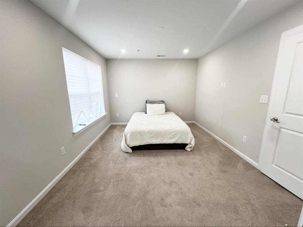 Master Bedroom & Bath for Rent