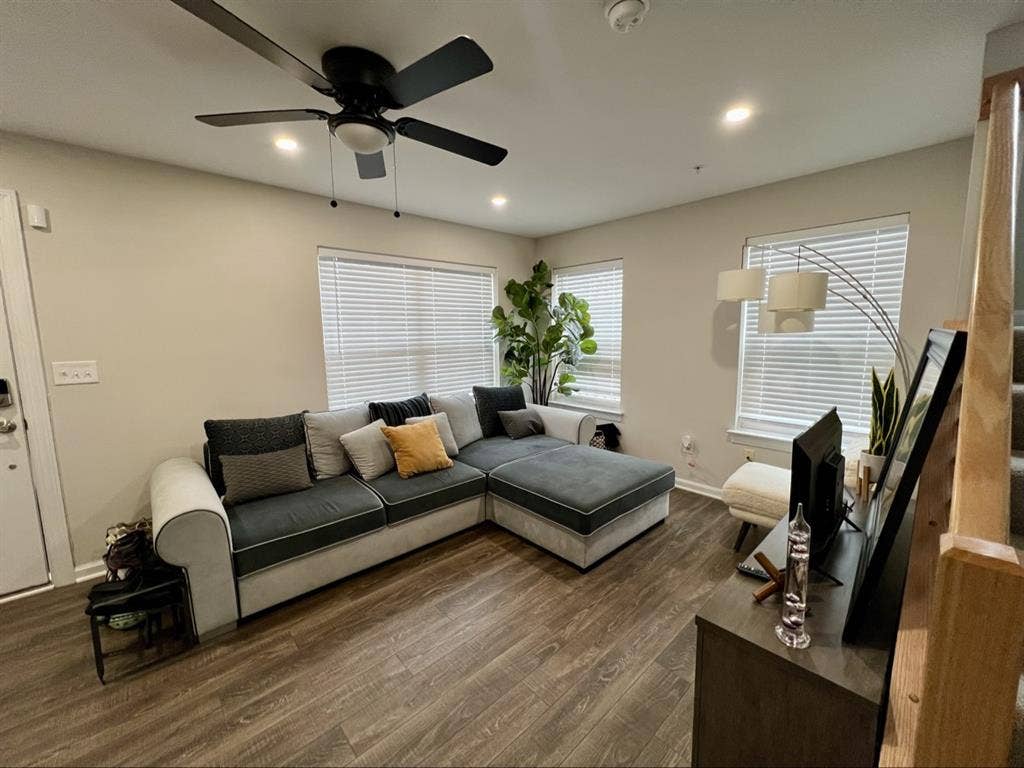 Master Bedroom & Bath for Rent