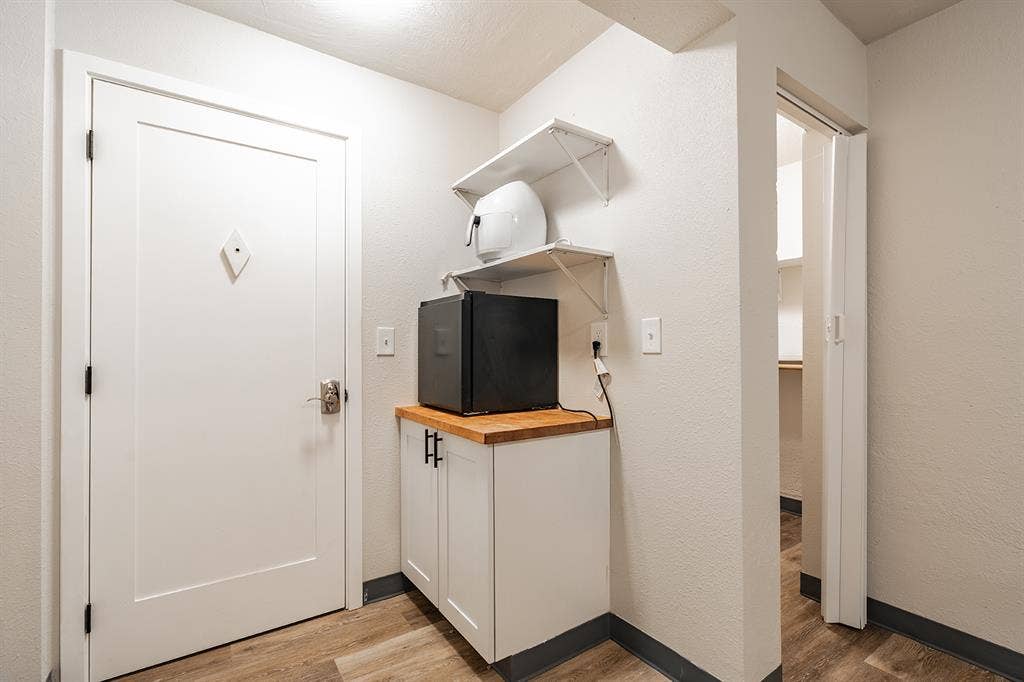 Private Room with Shared Bathroom