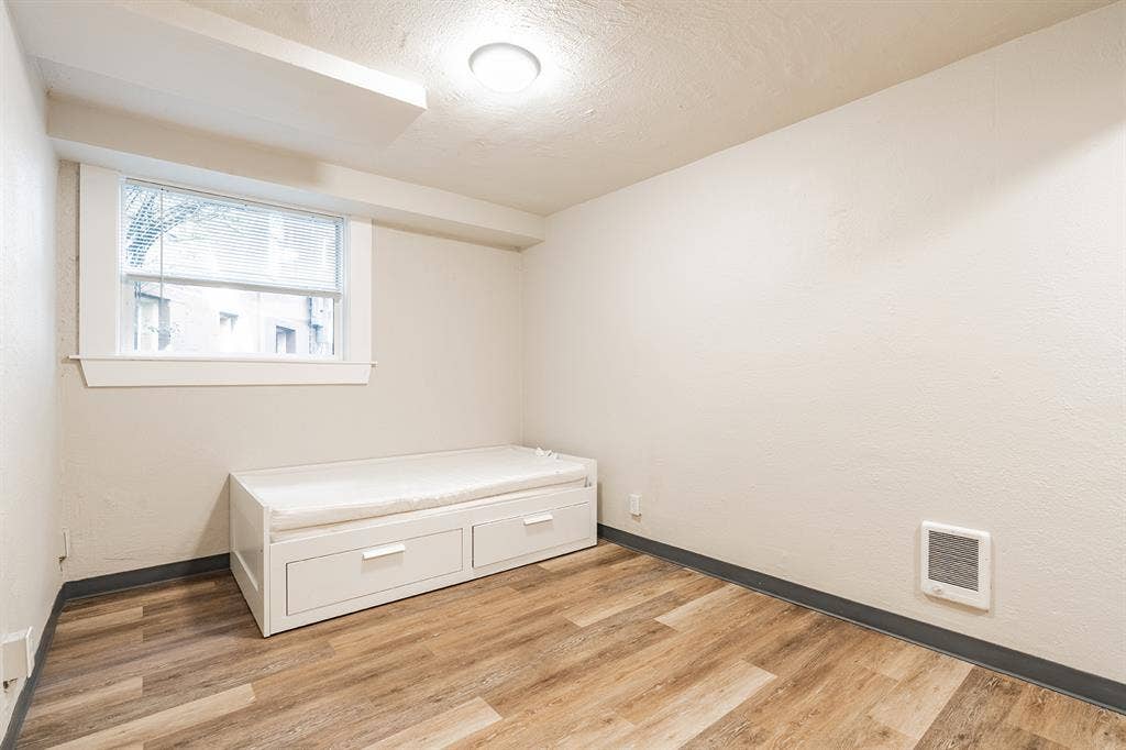 Private Room with Shared Bathroom