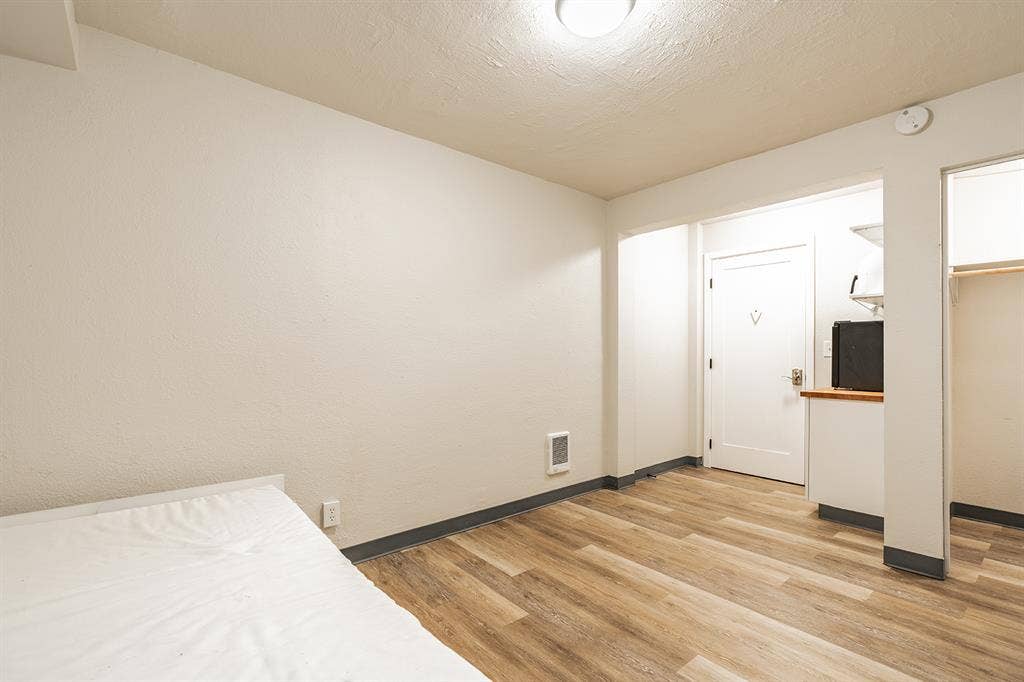 Private Room with Shared Bathroom