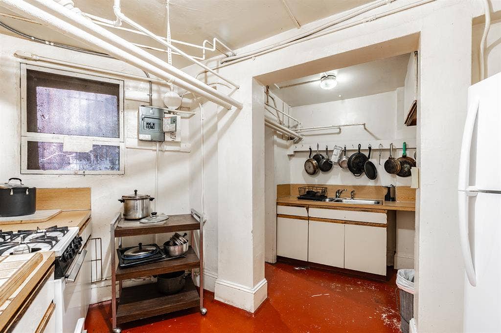 Private Room with Shared Bathroom