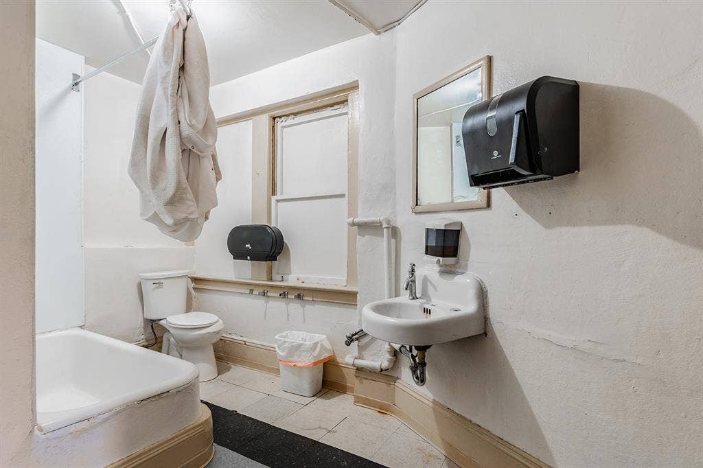 Private Room with Shared Bathroom
