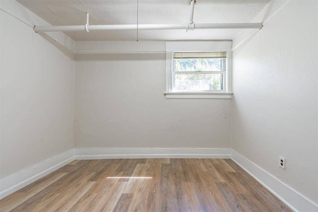 Private Room With Shared Bathroom