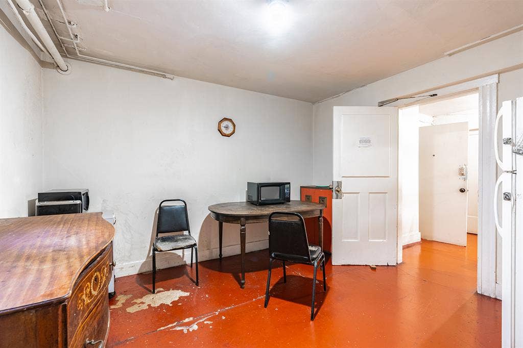 Private Room With Shared Bathroom