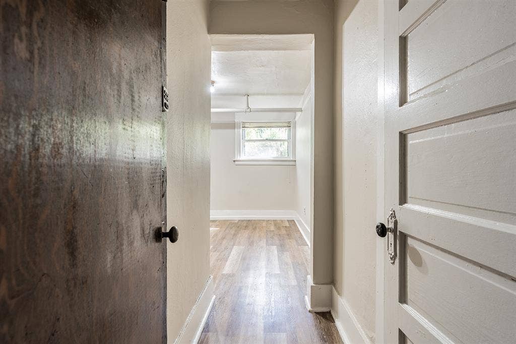 Private Room With Shared Bathroom