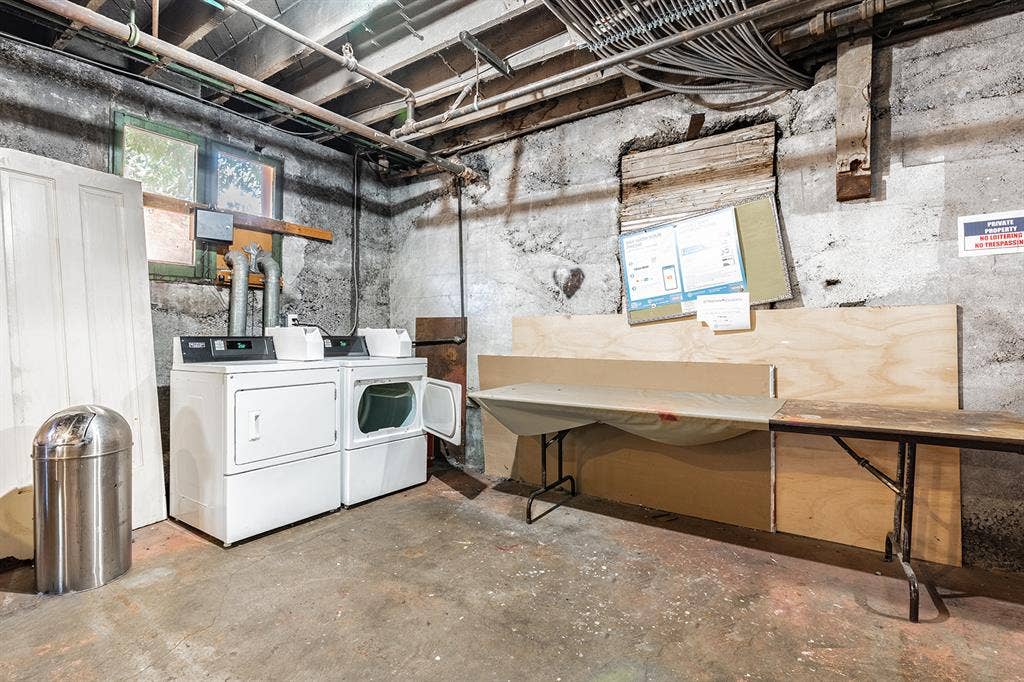 Private Room With Shared Bathroom