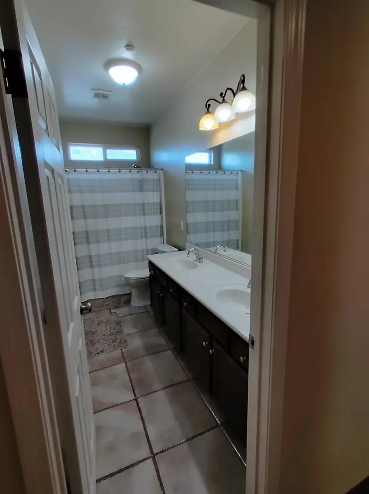 1 Room with Private Bathroom