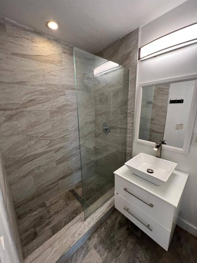 Looking for roommate- south Miami B