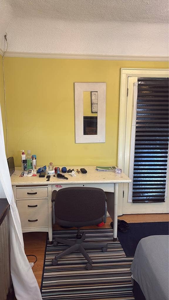 Toronto-Quiet room in charming home