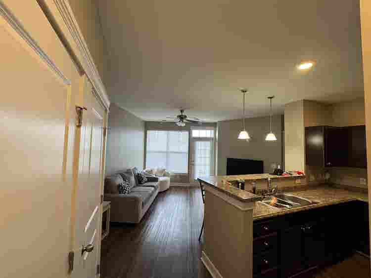 The Ivy Town & Flats bath