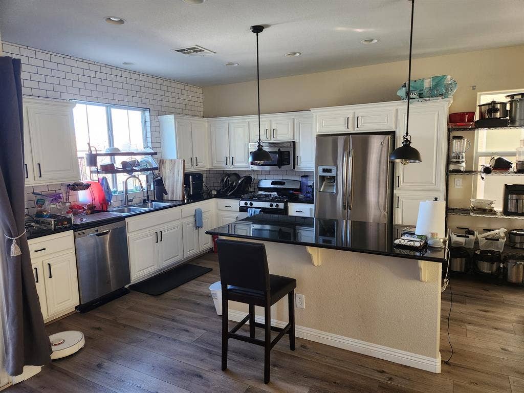 1 Room Available in Henderson