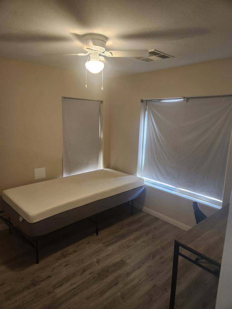 1 Room Available in Henderson