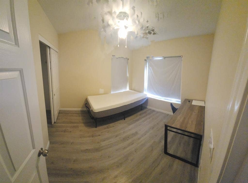 1 Room Available in Henderson