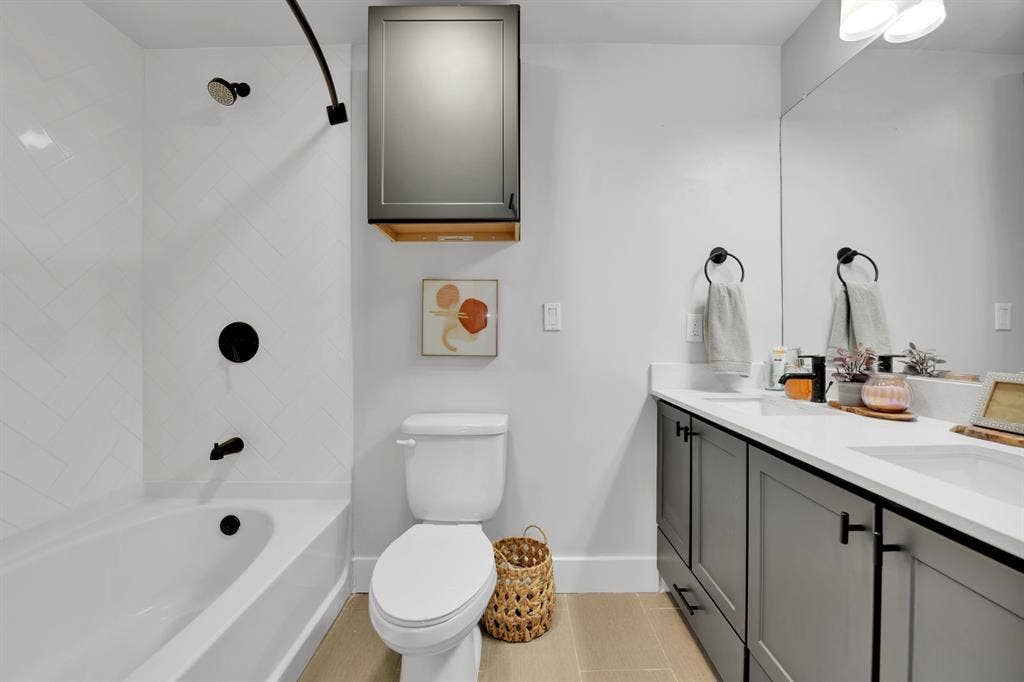 Shared Male Unit at Villas on Rio!