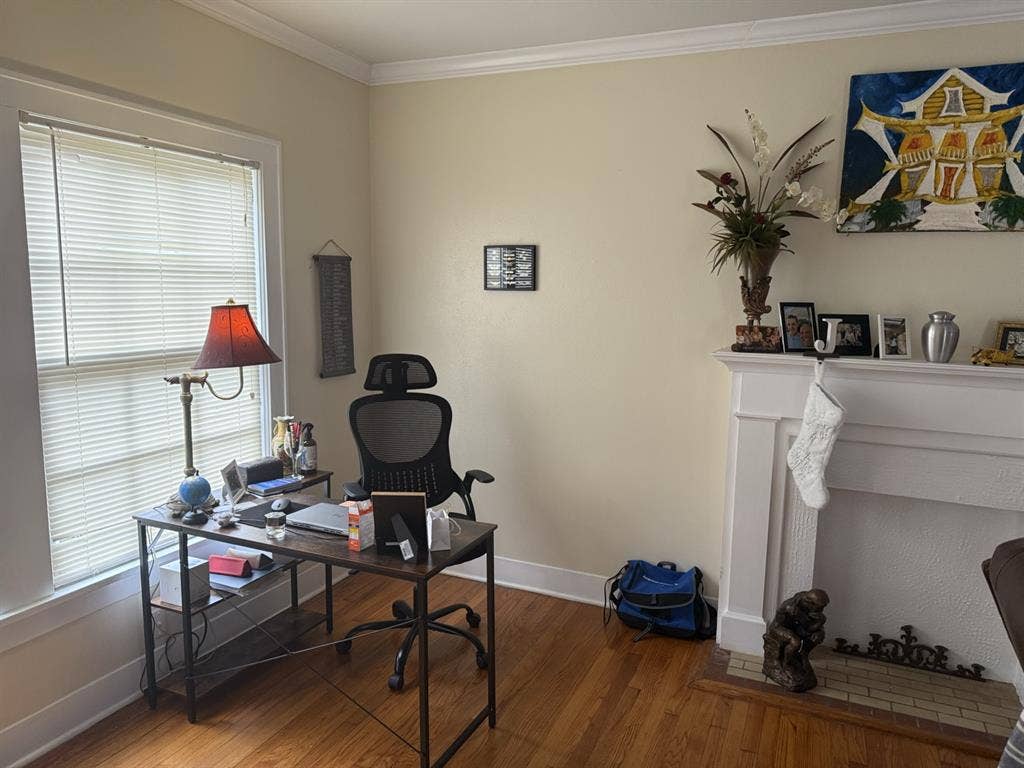 Unfurnished bedroom for rent