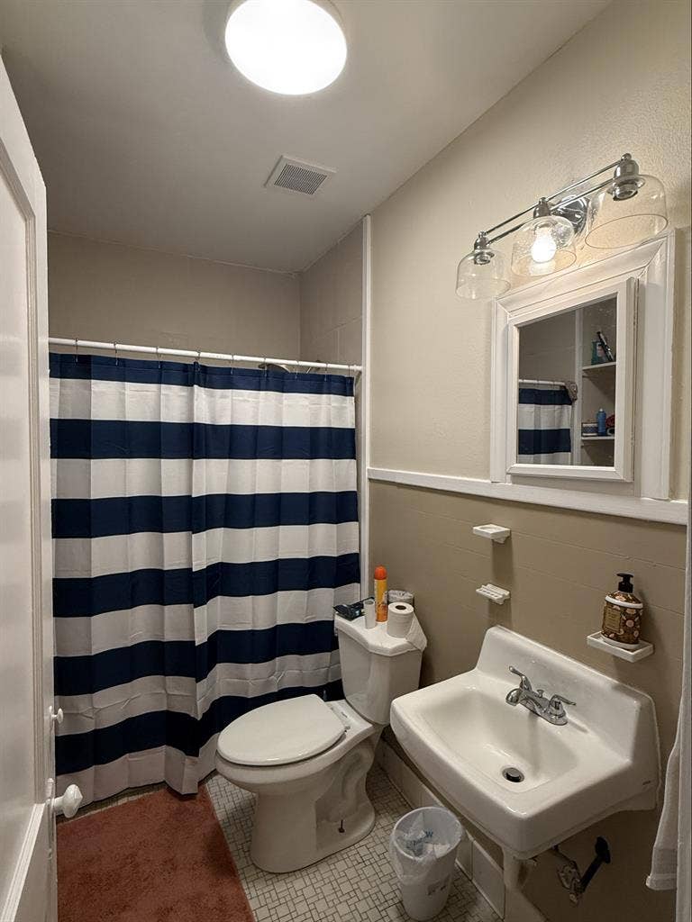 Unfurnished bedroom for rent