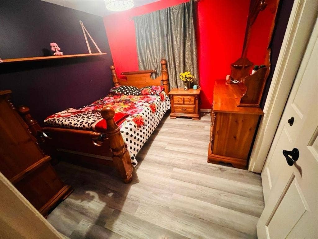 Detached house for rent.