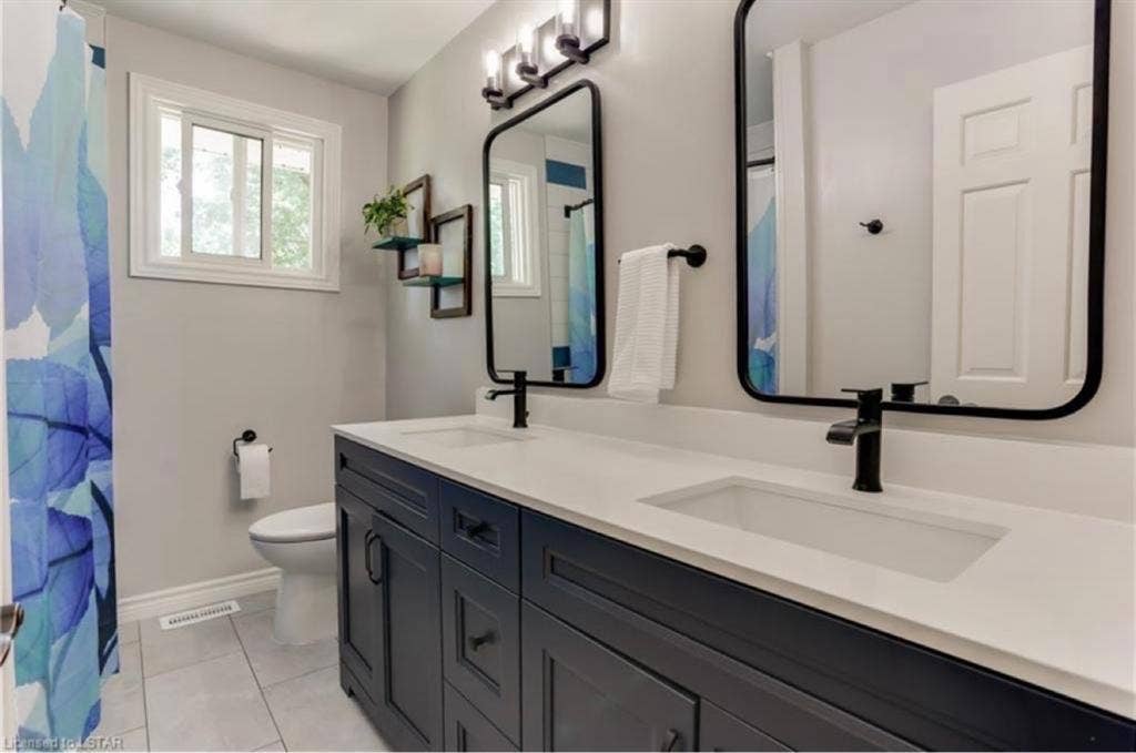 Detached house for rent.