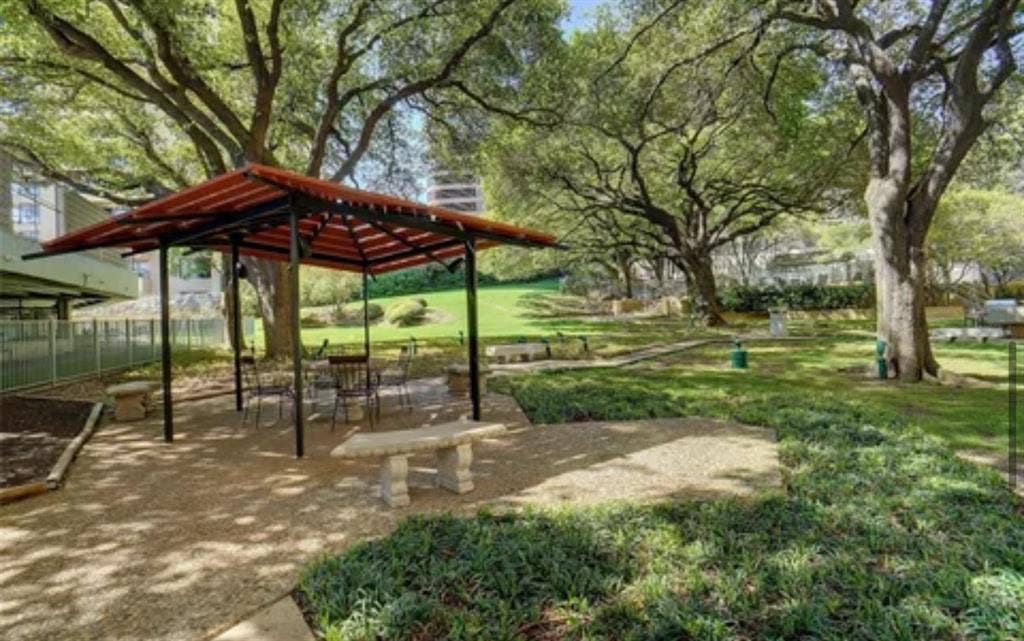 Luxury High Rise on Turtle 
Creek