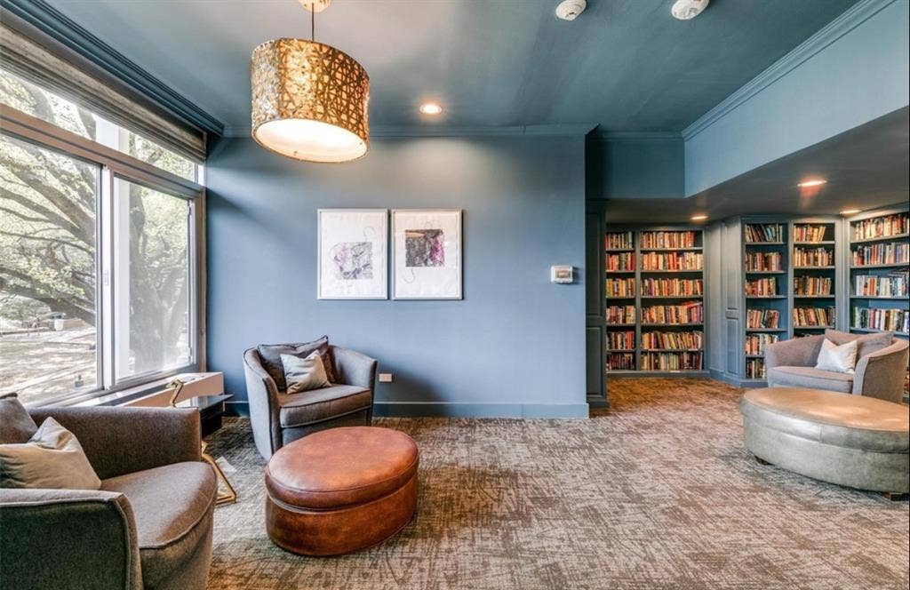 Luxury High Rise on Turtle 
Creek