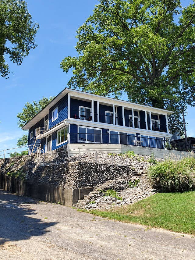 PRIVATE ROOM- RIVERVIEW HOME w/pool