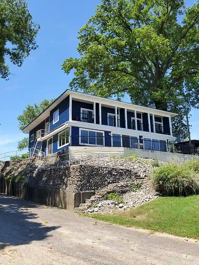 PRIVATE ROOM- RIVERVIEW HOME w/pool