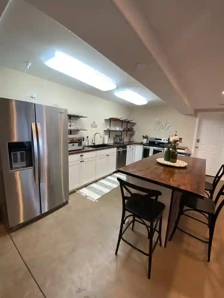 PRIVATE ROOM- RIVERVIEW HOME w/pool