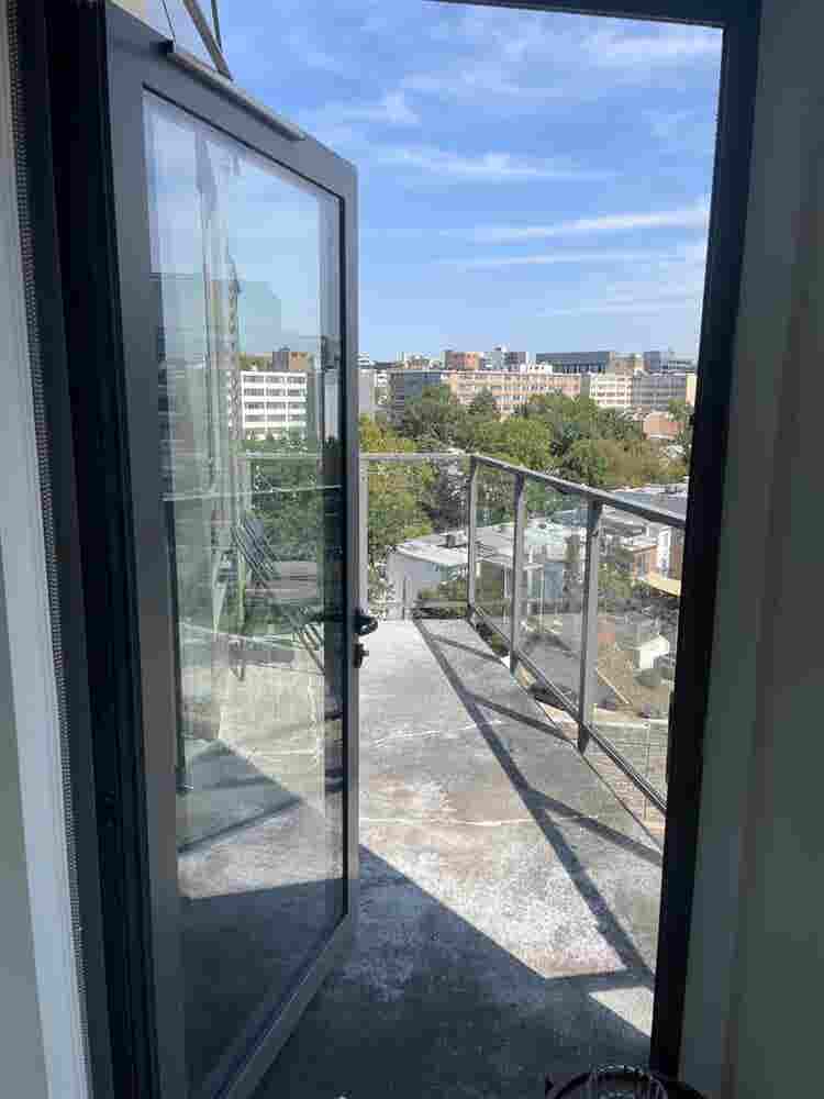 Fully furnished, modern apartment