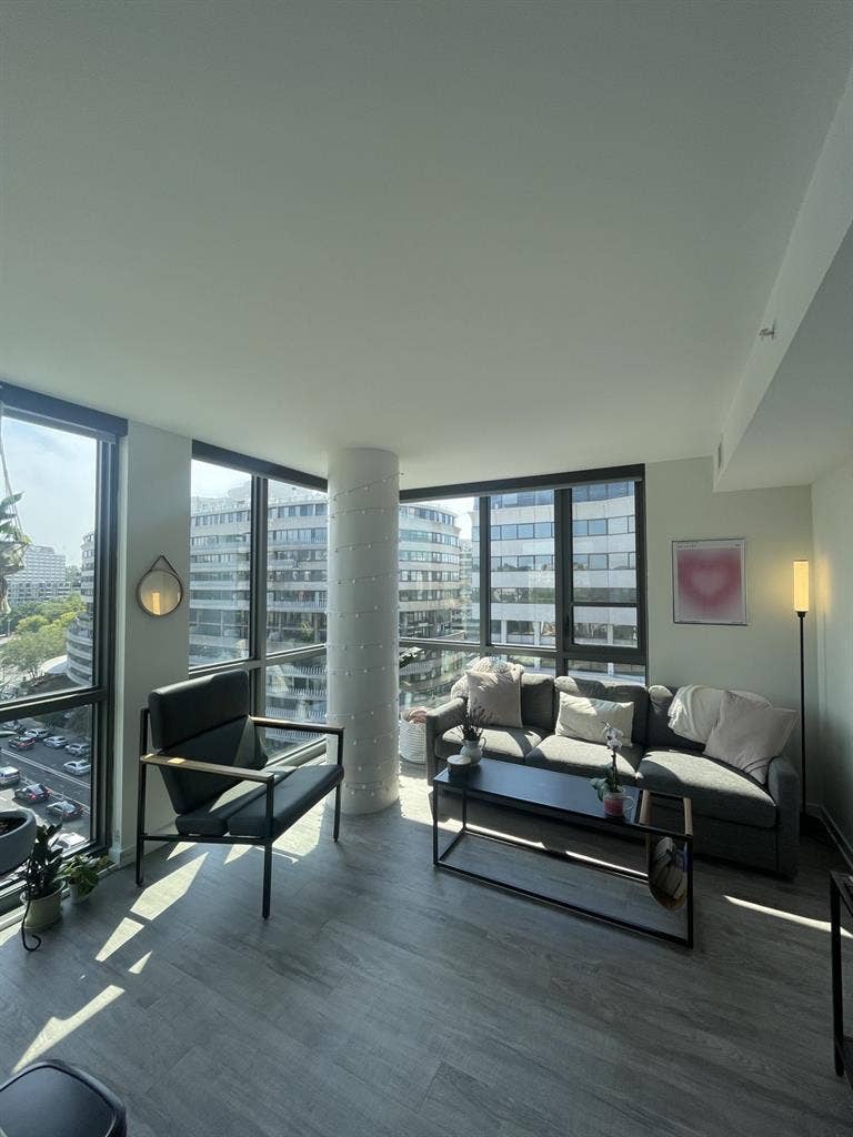 Fully furnished, modern apartment