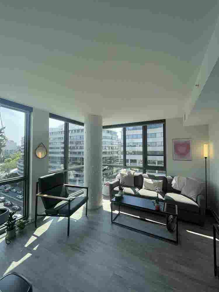 Fully furnished, modern apartment