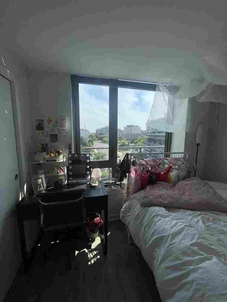 Fully furnished, modern apartment