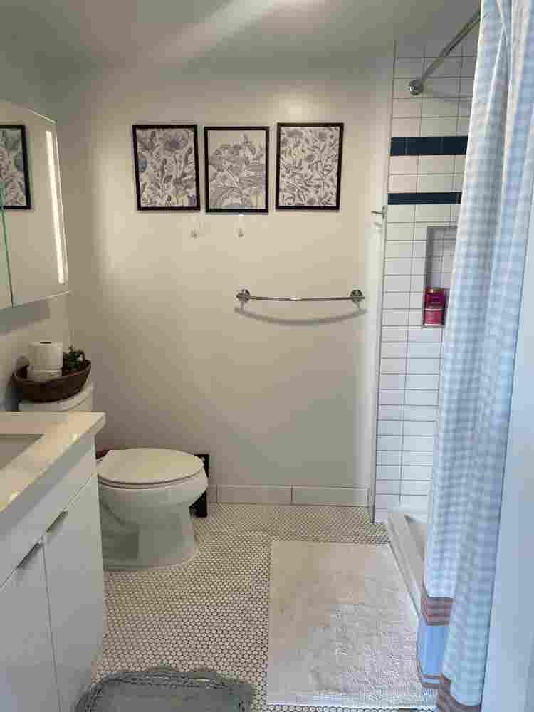 Fully furnished, modern apartment