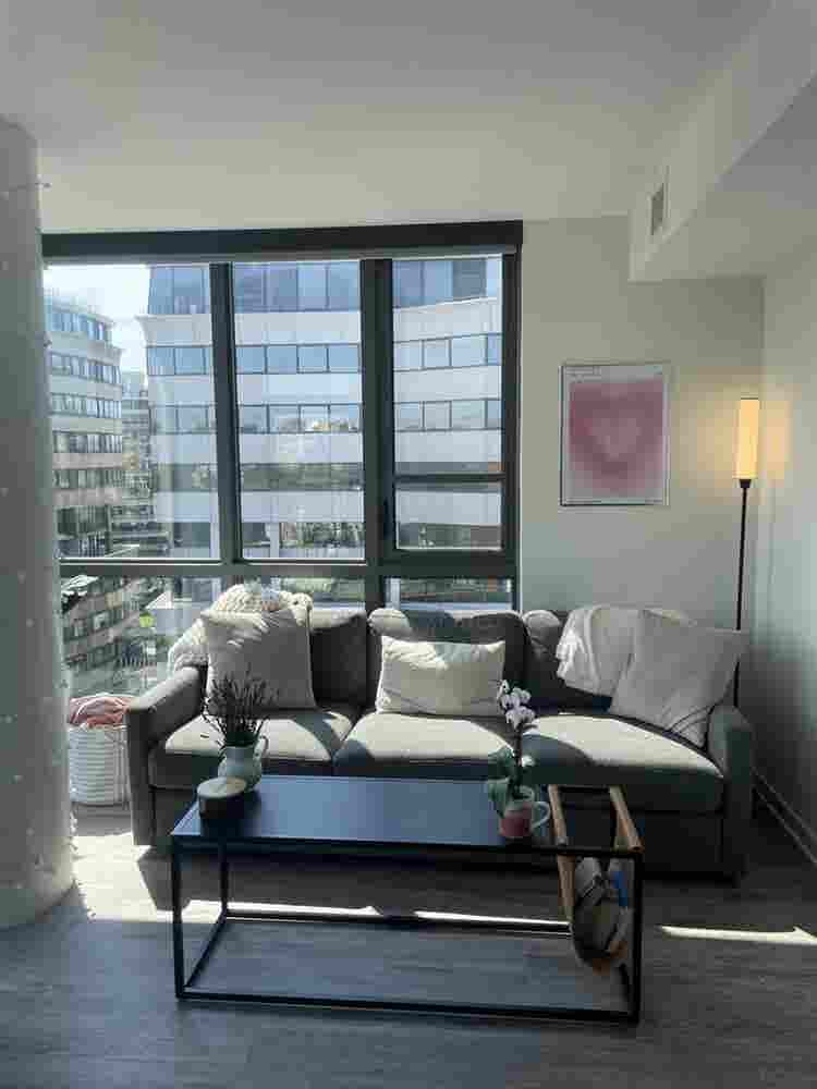 Fully furnished, modern apartment