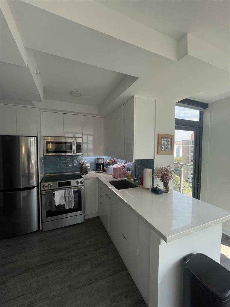 Fully furnished, modern apartment